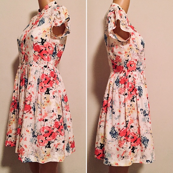 Plastic Island Daytime Floral Dress - Picture 6 of 16